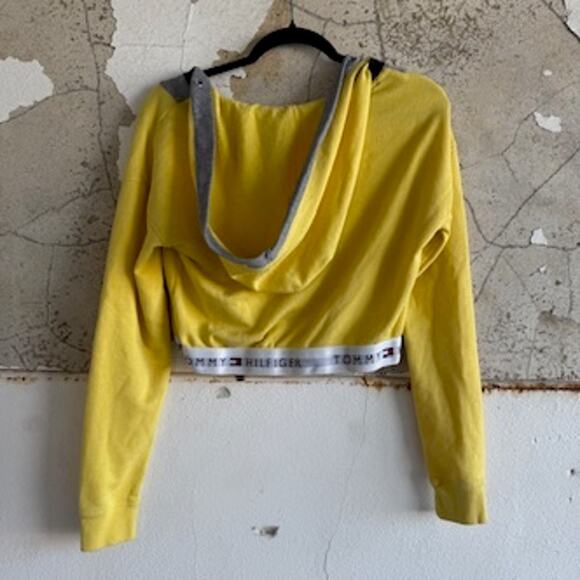 Sporty Retro Cropped Hoodie Tommy Hilfiger - Picture 3 of 4